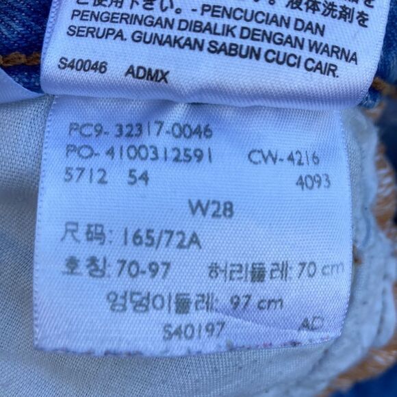 Levi’s Women’s Denim Ripped Distressed Frayed Shorts - Picture 4 of 5